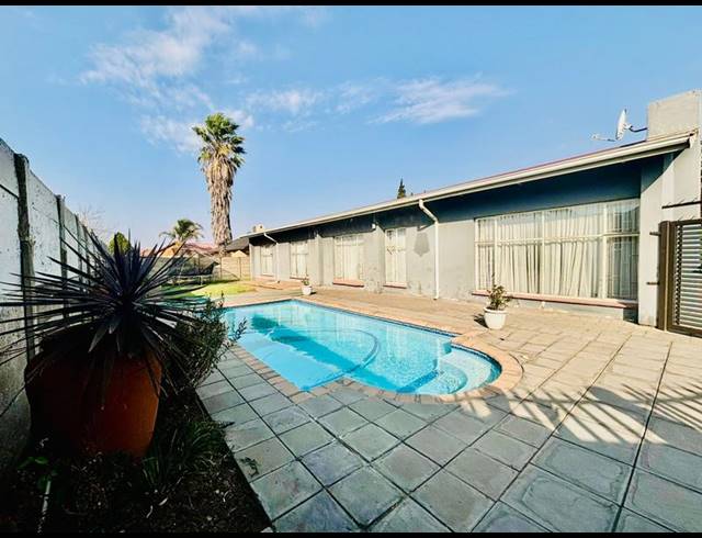 3 BEDROOM HOUSE FOR SALE IN VANDERBIJLPARK CE 3